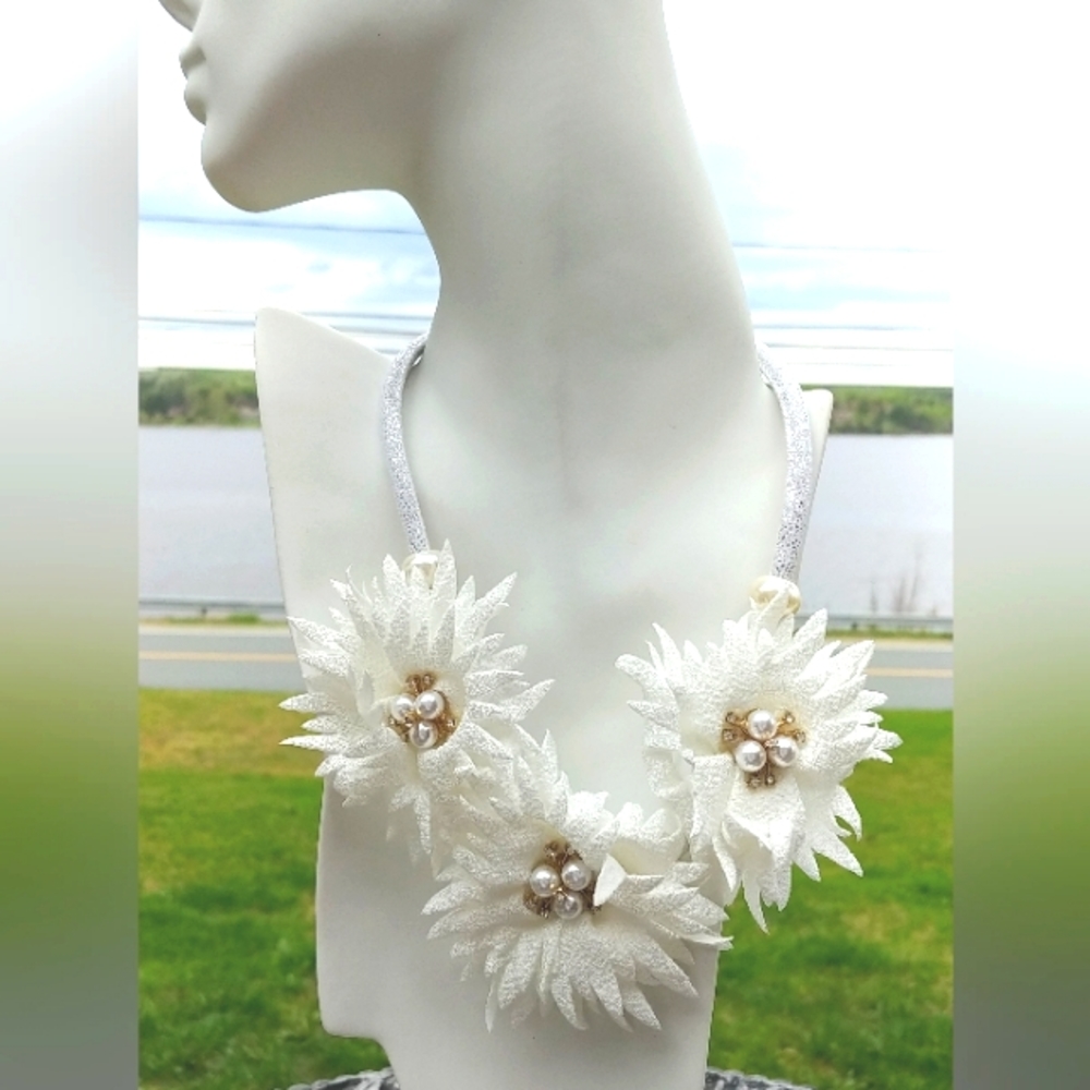 Fabric Flower petals statement necklace white NWT